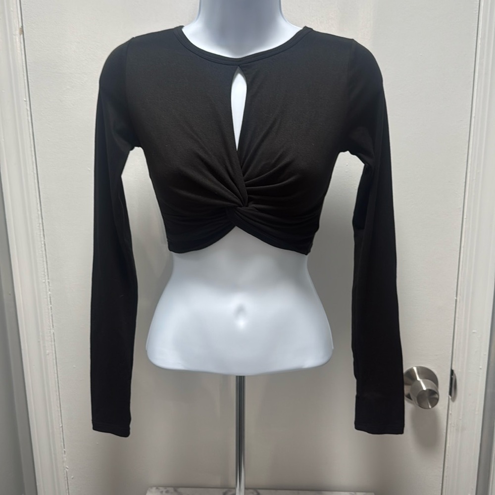 Long sleeve crop top knot front